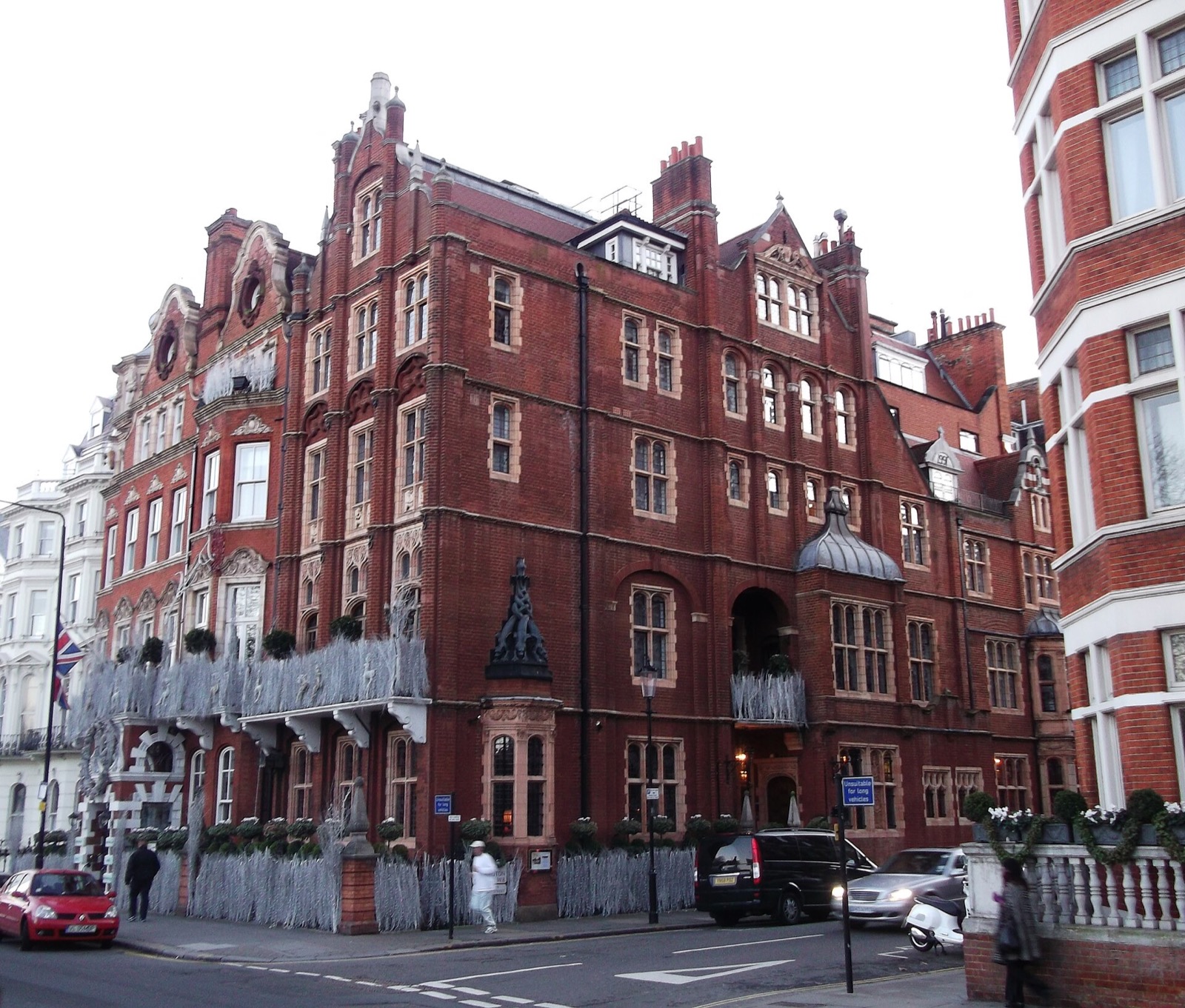 The Milestone Hotel seen from Kensington Road, at the corner of Kensington Court.