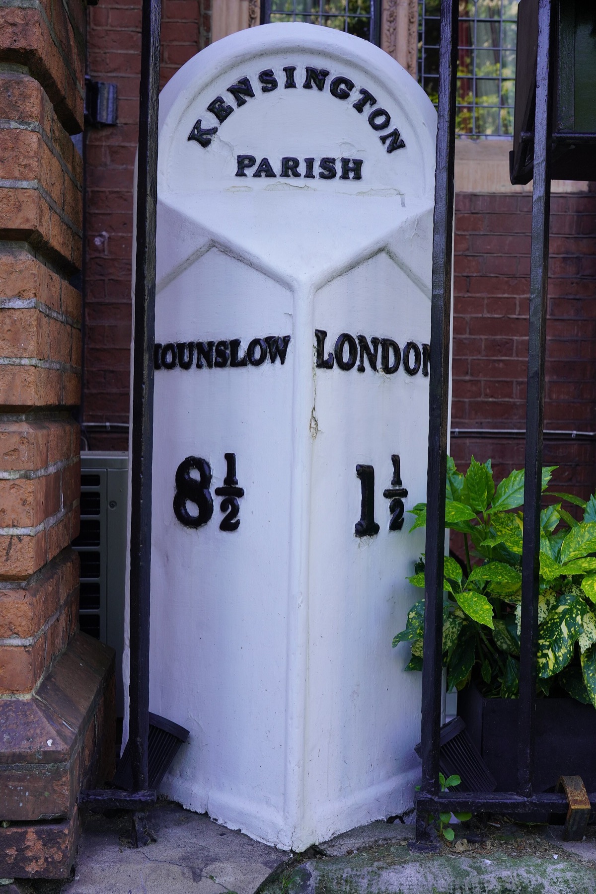 The old white milestone that stands at the gate of the Milestone Hotel and gives it its name.