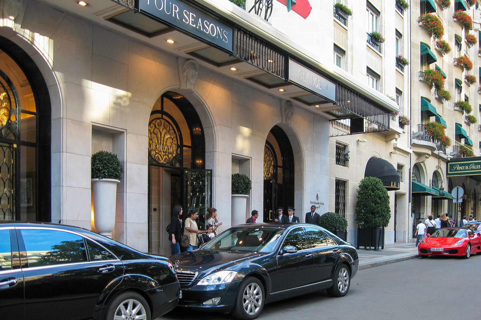 The entrance of the Four Seasons Hotel George V, with cars drawn up outside.