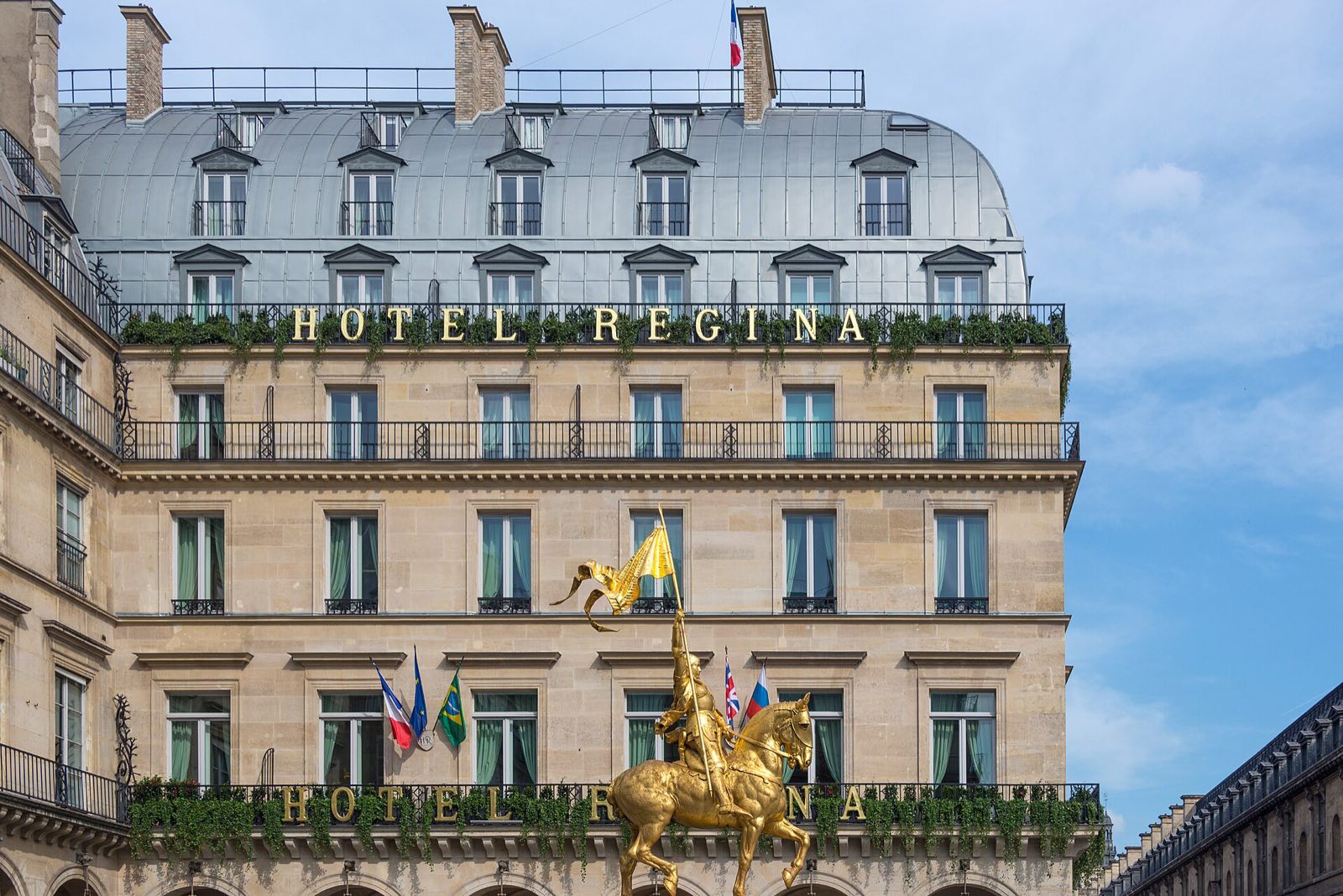 The gilded statue of Joan of Arc on horseback in front of the Hôtel Regina.