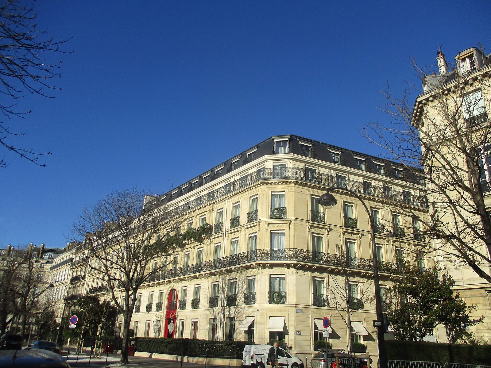 La Réserve Paris seen along the avenue Gabriel, behind bare trees.