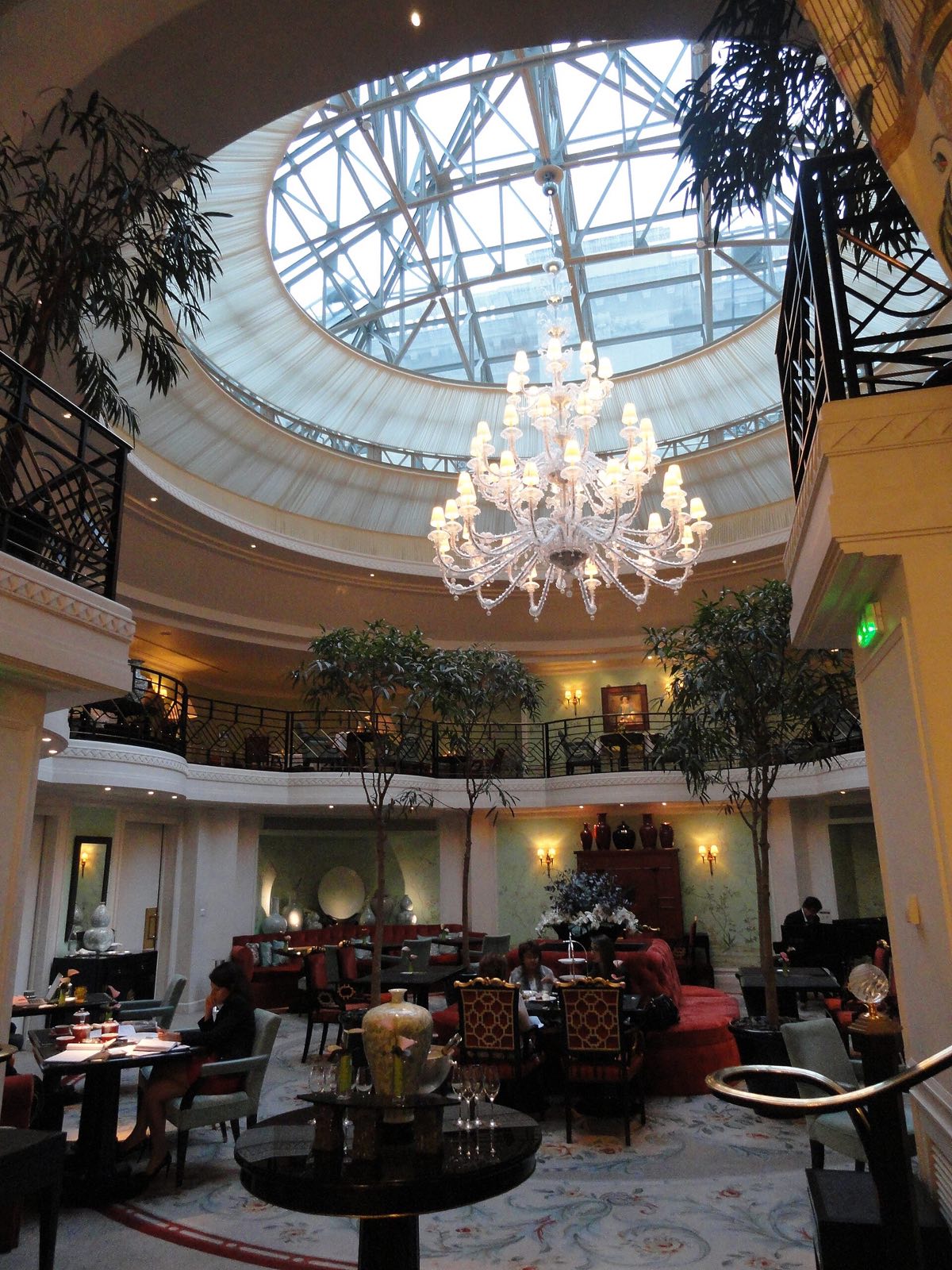 La Bauhinia, the restaurant of the Shangri-La Paris, under its glass dome.
