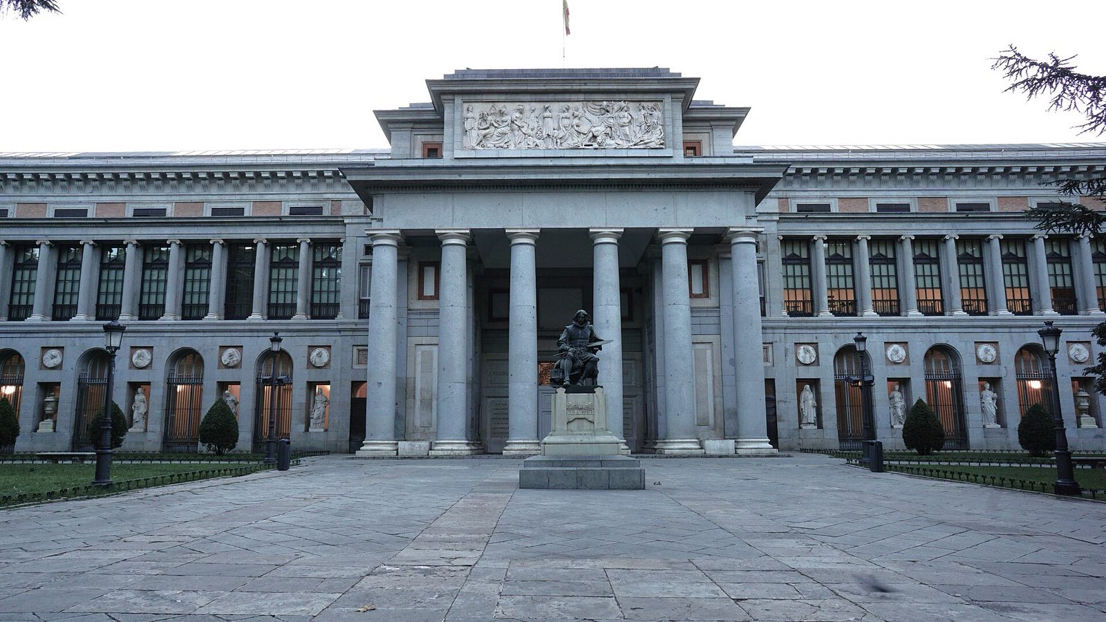 The columned main front of the Museo del Prado.
