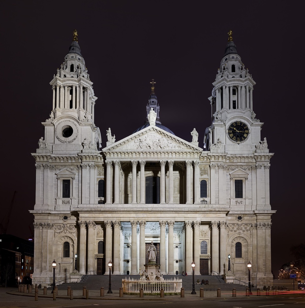 The west front of St Paul's Cathedral, two tiers of columns between twin towers, with the dome behind.